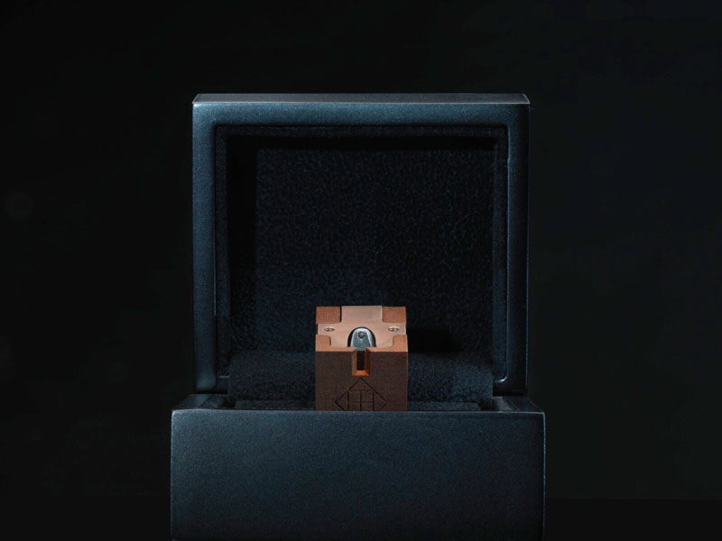 Sculpture A cartridge and box